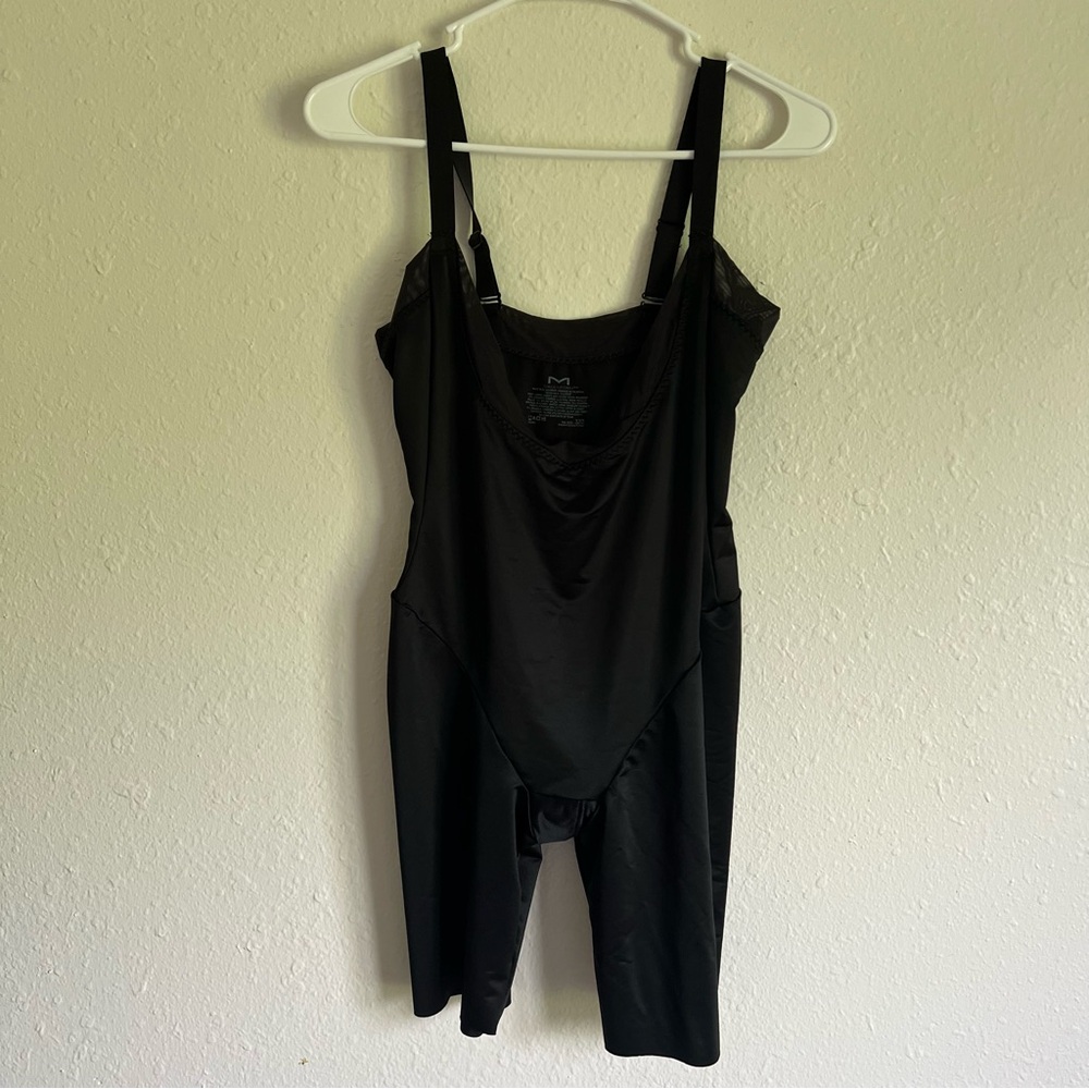 Women’s Size Medium Maidenform Black Shapewear Body Shaper Suit